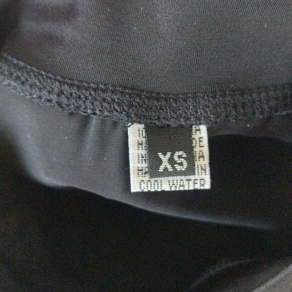 Rash Guard With Shark Motif - Picture 6 of 11